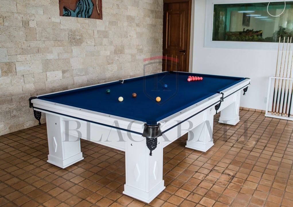 American Billiards  Alto padrão em mesa de sinuca.