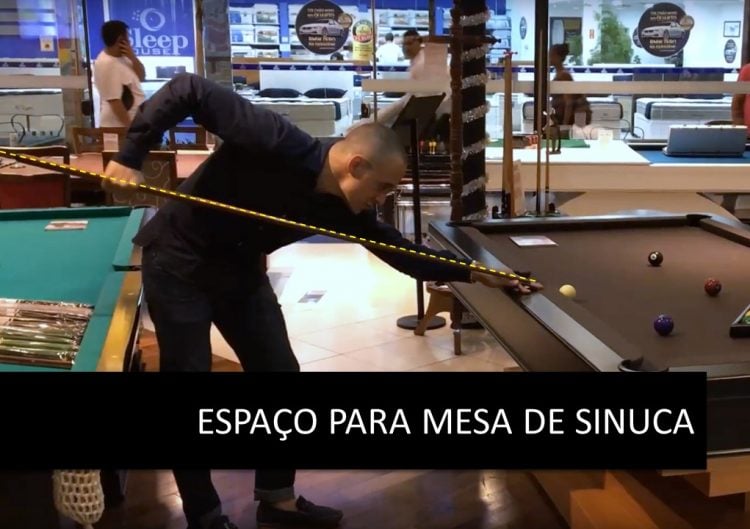 A disposição da mesa de sinuca dentro de uma sala de jogos deve seguir as  medidas e normas necessárias para permitir o c…